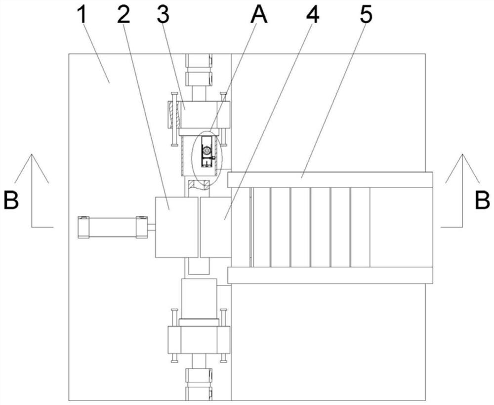 A kind of automatic pipe chamfering machine