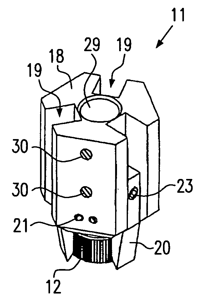 Device for the automatic opening and closing of reaction vessels