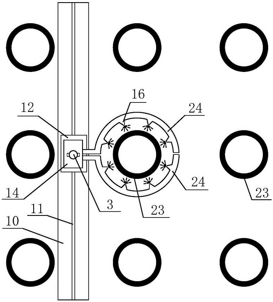 Automatic spraying device for tubular metal heat exchanger outer walls