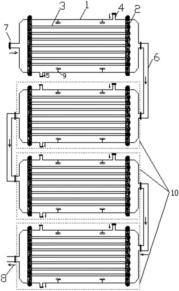 Device and method for stepwise extracting mixed organic matters in high-salinity wastewater by using combined membrane