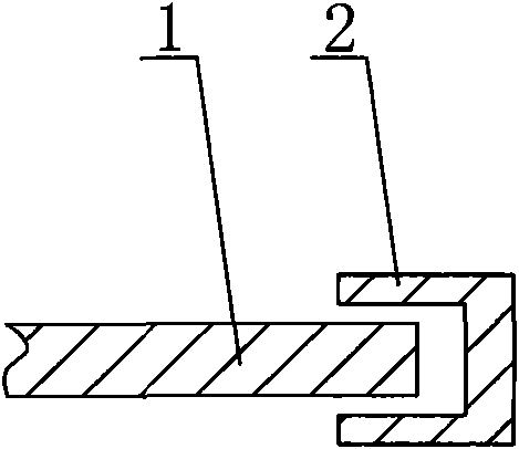 Connection structure between door body and sliding rail of car shed door