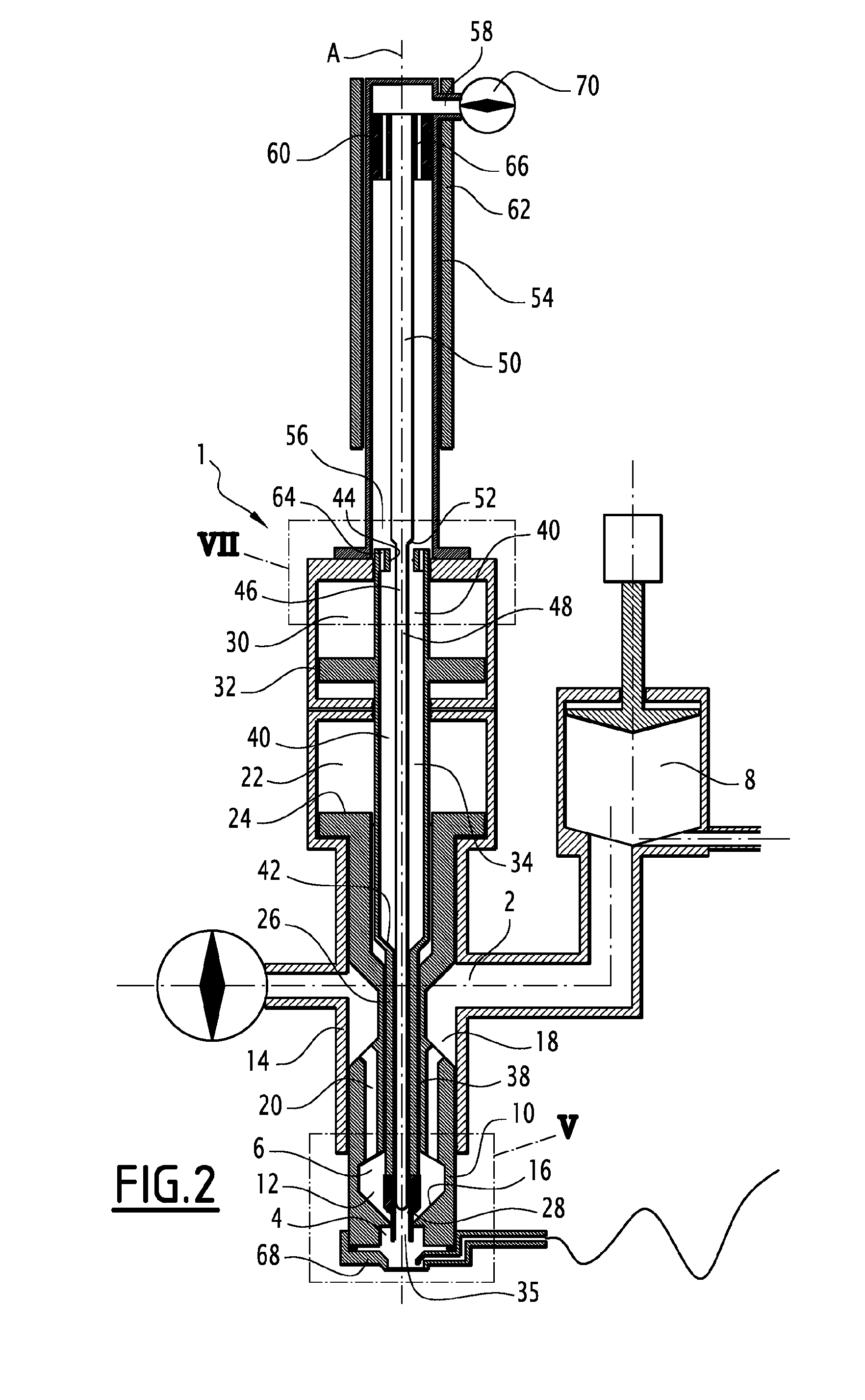 Injection device comprising a central rod movable in a cleaning position