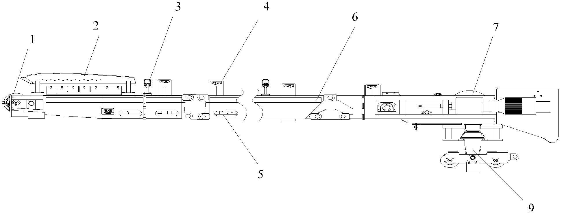 Belt conveyor with large inclined angle