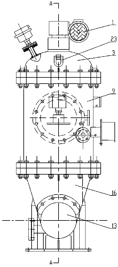 Automatic backwashing filter with large filtering area