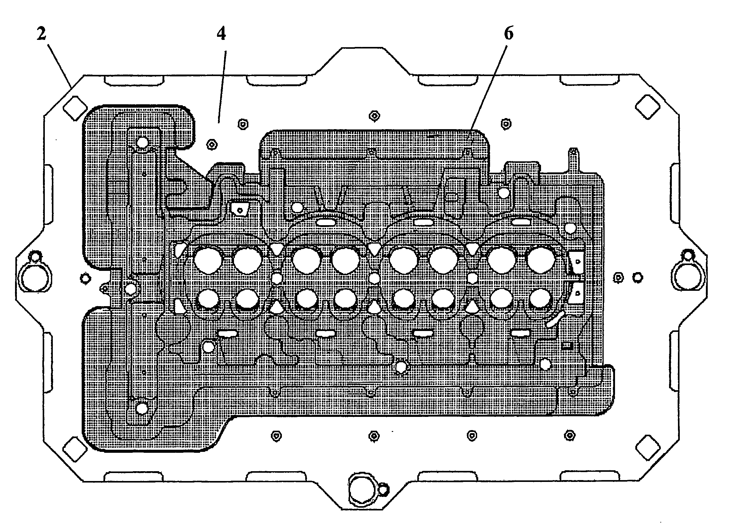 Layered manufactured articles having small-width fluid conduction vents and methods of making same