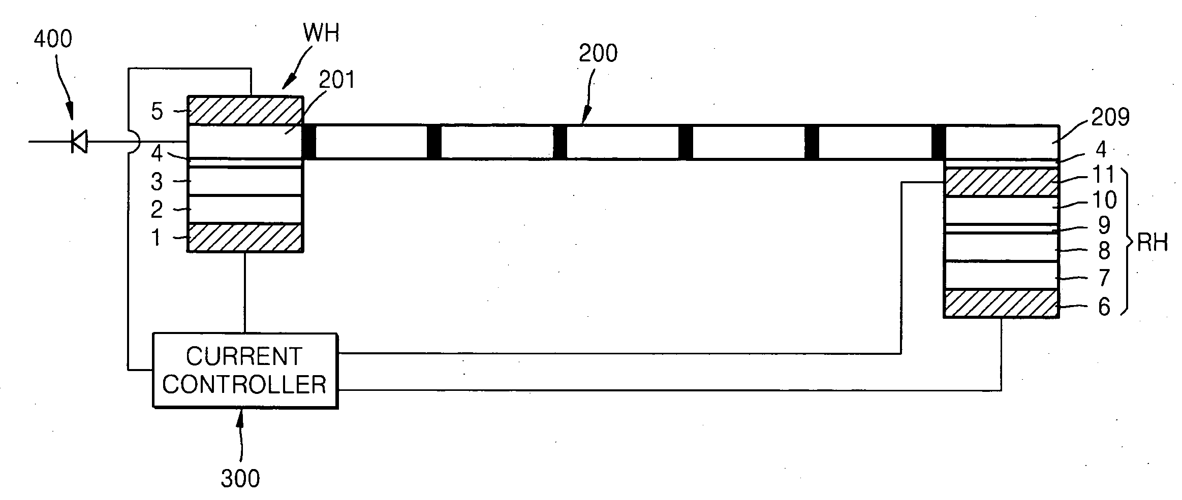 Data storage device using magnetic domain wall movement and method of operating the data storage device