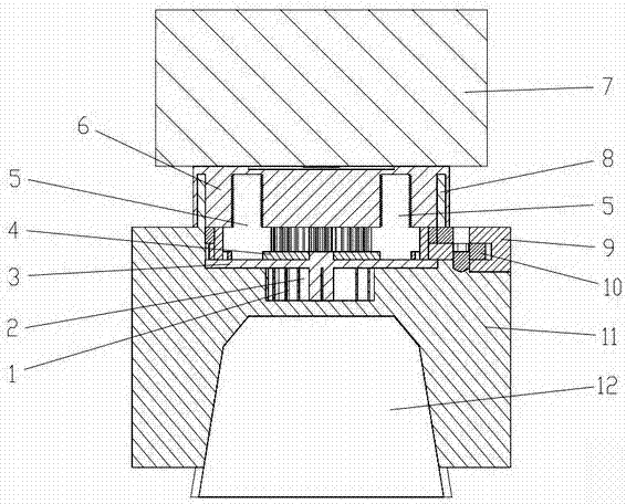 Straddle-type threaded self-locking track automatic compensation backing plate