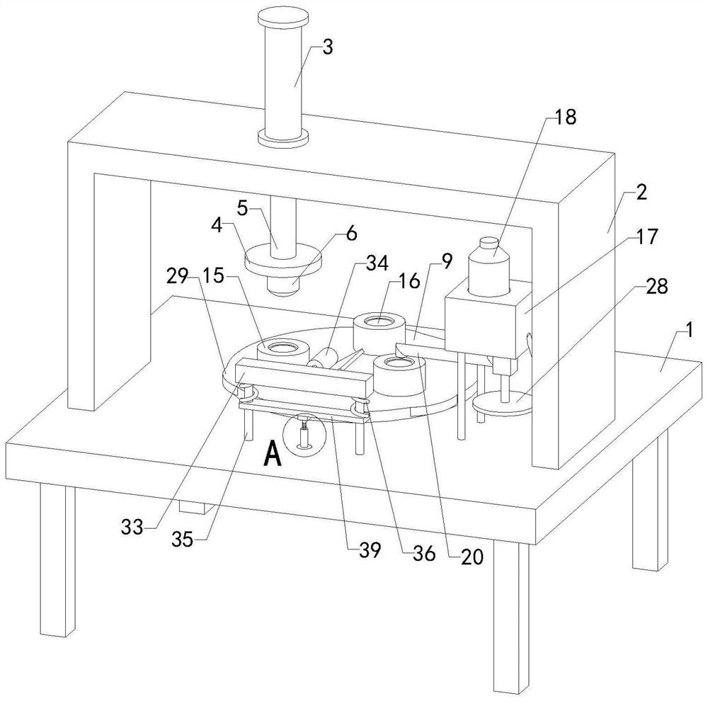 A tantalum capacitor casing extrusion molding device