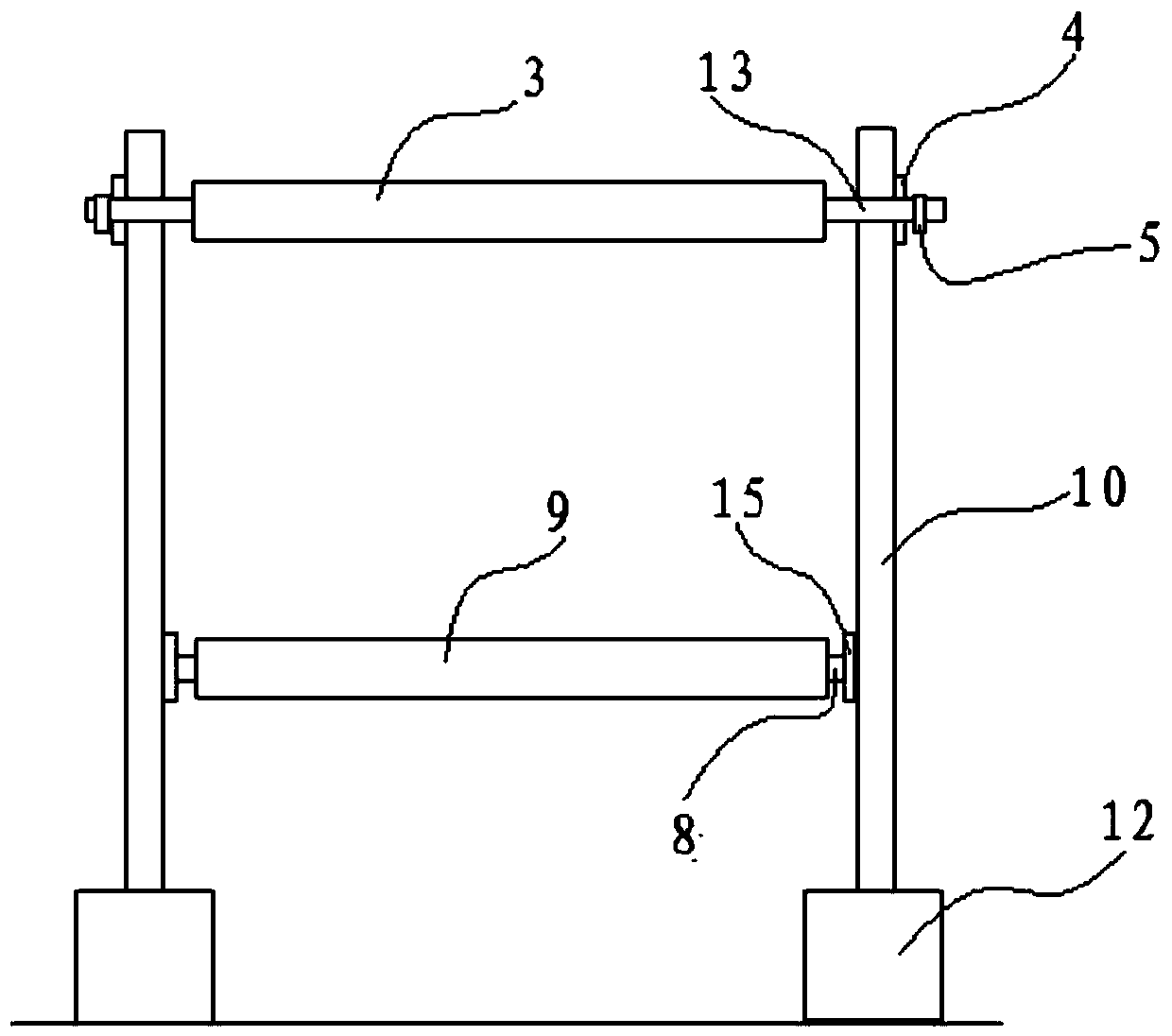 Dynamic storage and unwinding device for bag making machine