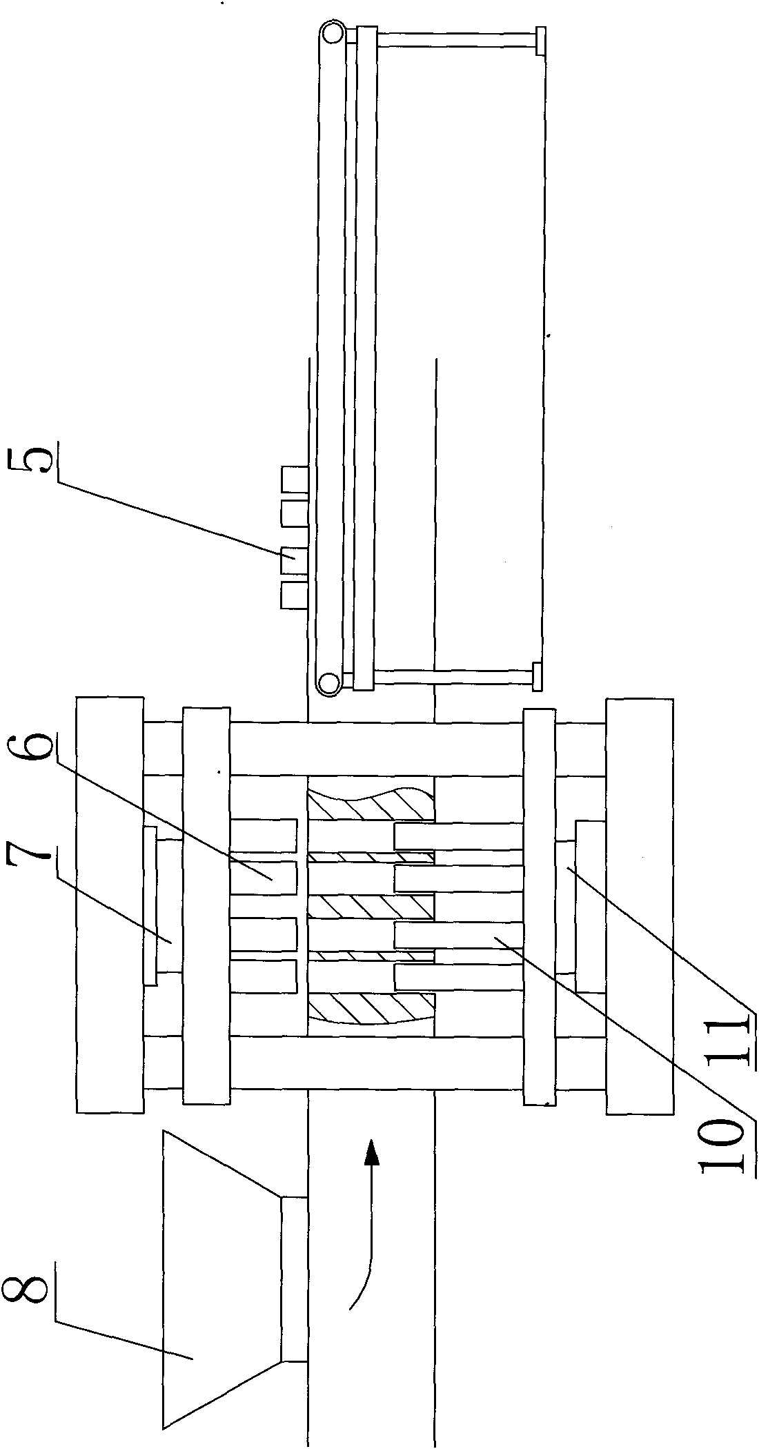 Rotary three-station bidirectional building material pressing machine