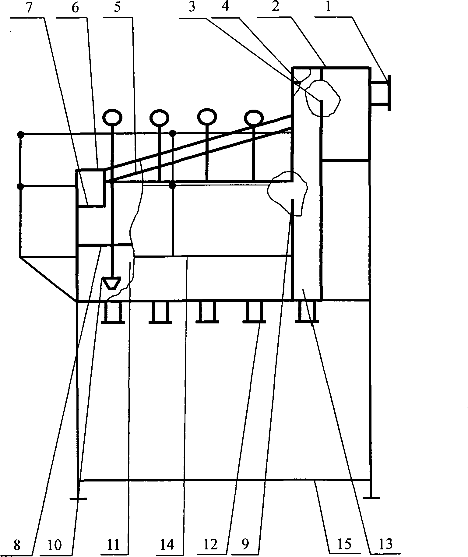 Pulp distributer provided with deslagging screen