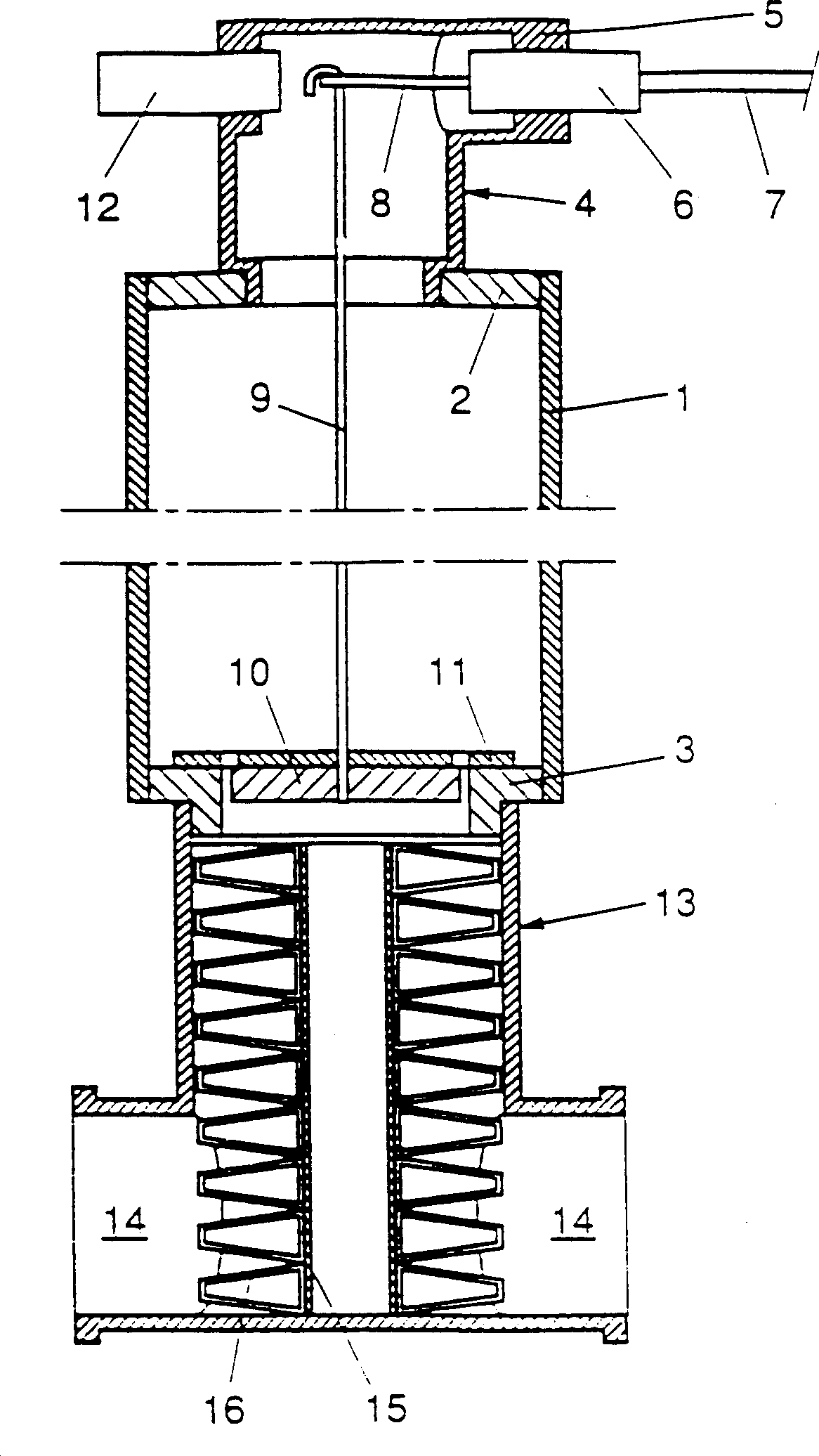 Closed fluid circulation system and its expansion control method