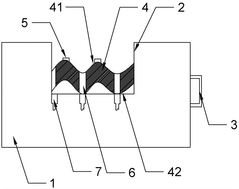 Curved-surface type water-accumulation-prevention motorcycle oil tank