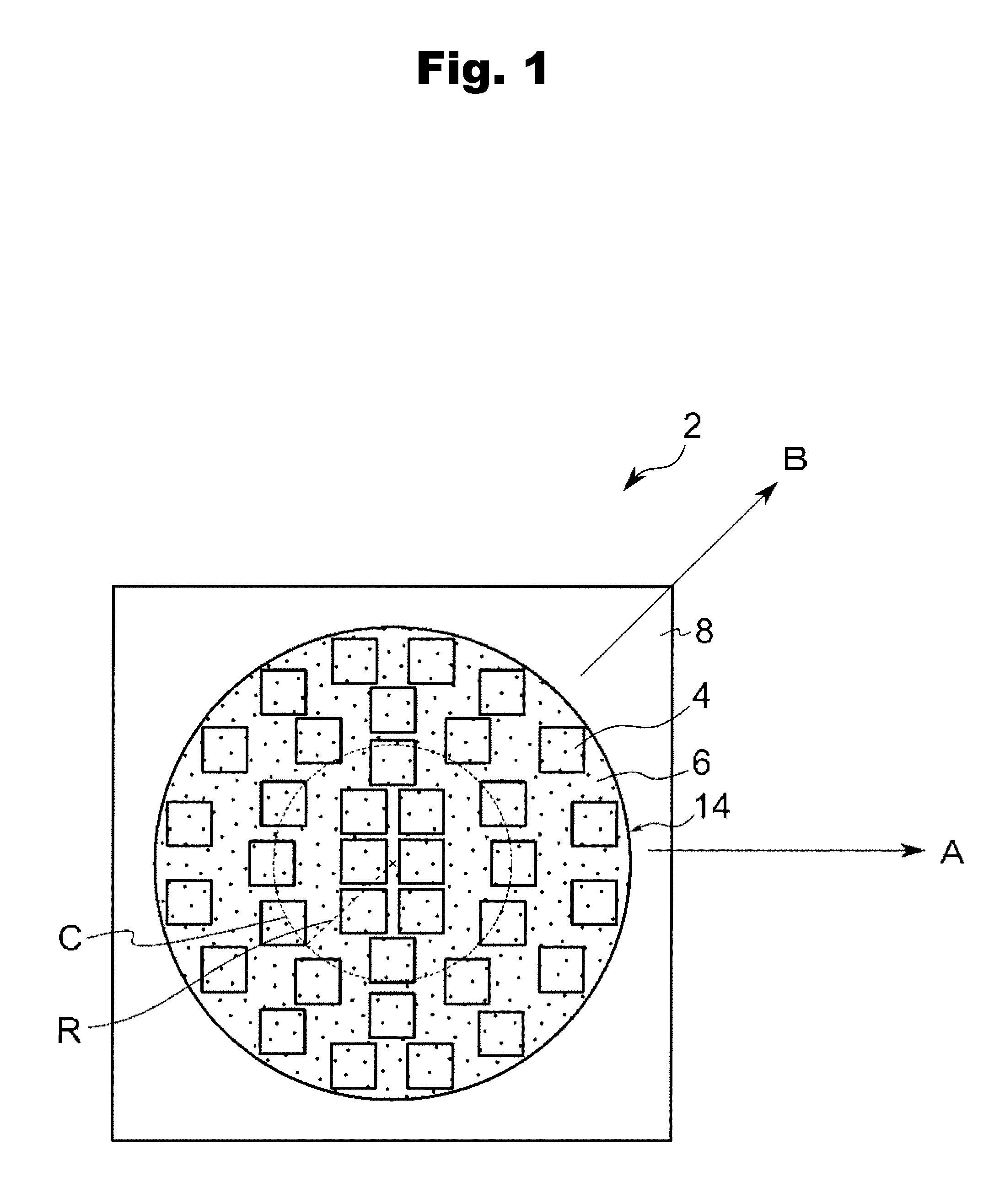 Light emitting device in which traces of light emitting elements merge into a single trace and lighting apparatus including the same