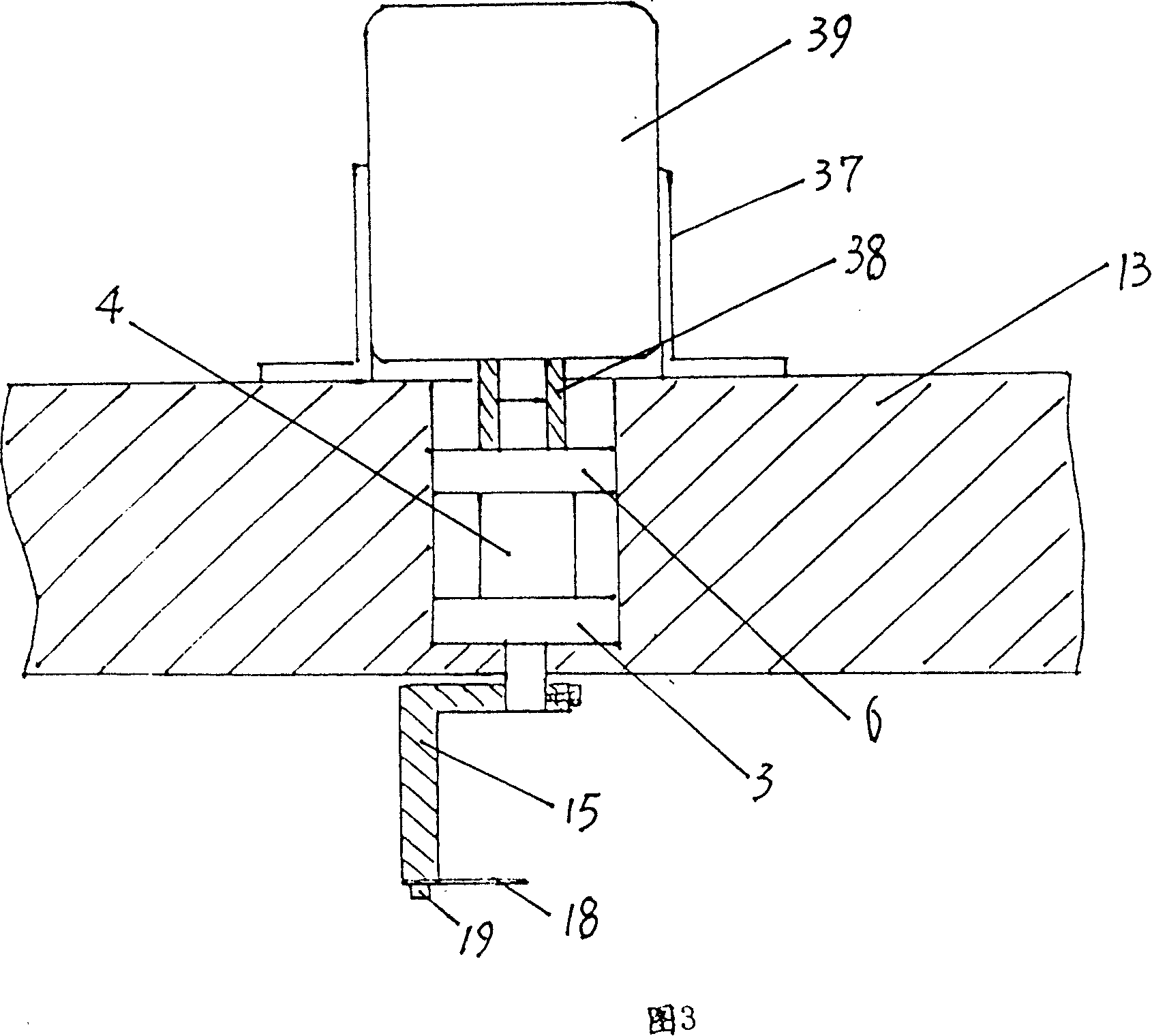 Bottle mouth cutting mechanism of automatic bottle blow molding machine