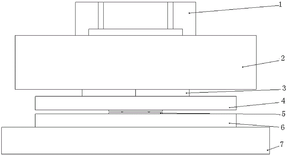 Device and method for detecting thermal migration performance of interconnected welding spots