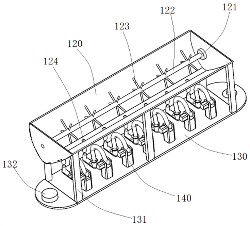 Material feeding device based on marshland improvement and feeding method thereof