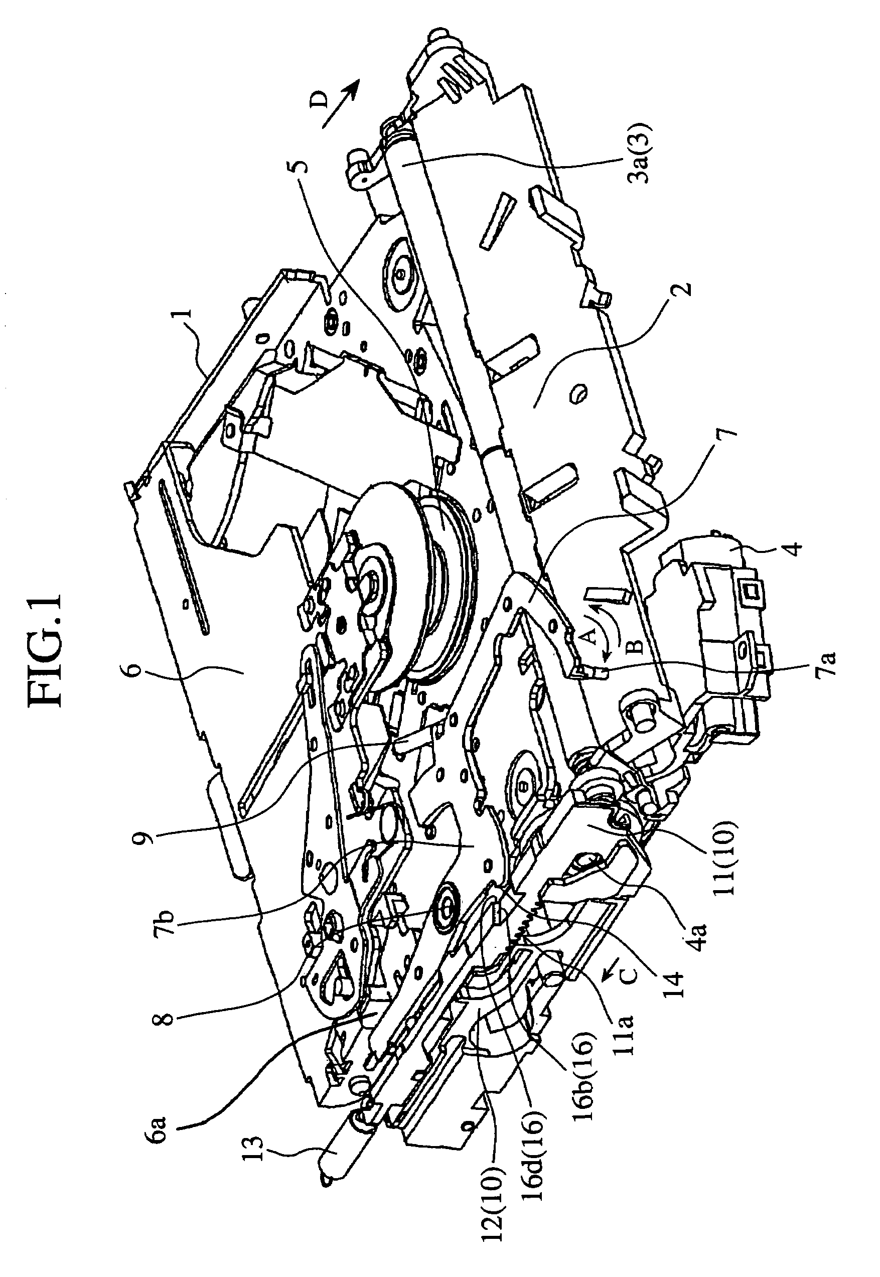 Disk reproducing device to prevent faulty operation in loading operation