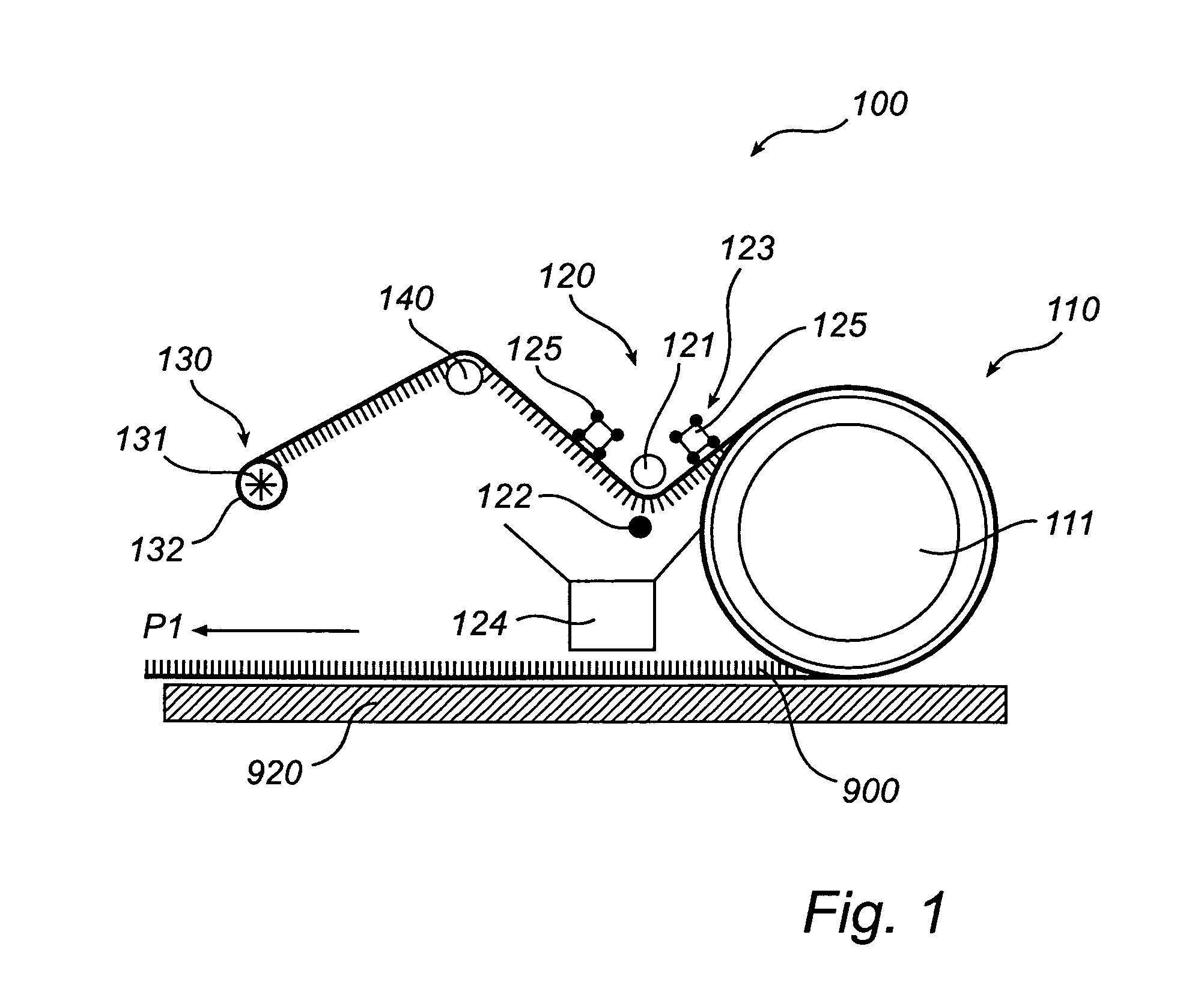 Apparatus and method for handling an artificial turf arranged on a base