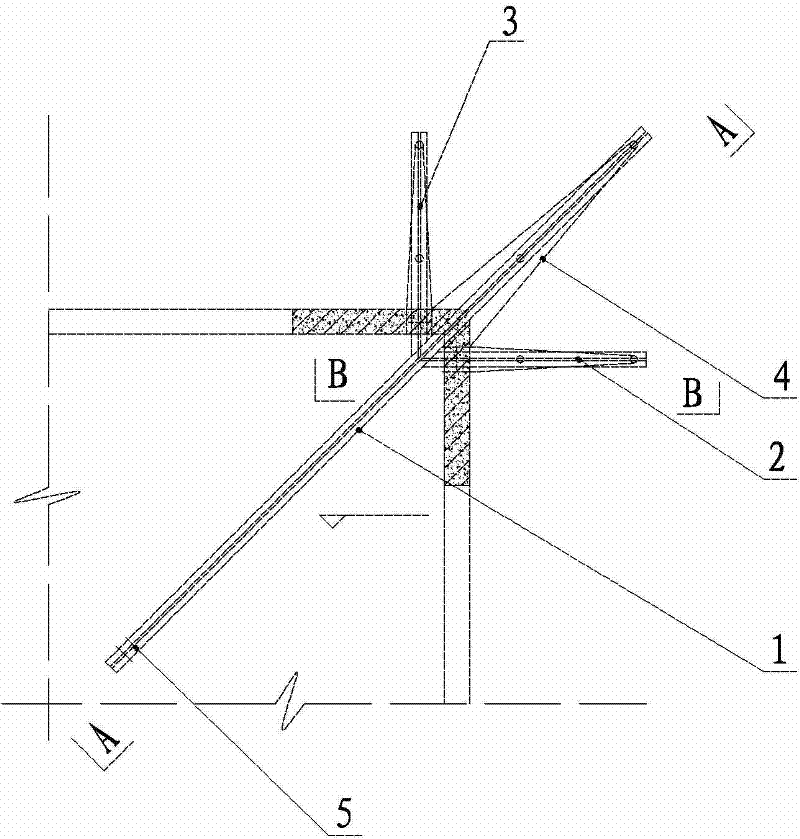 The bearing structure of the frame body at the male corner of the segmented scaffolding