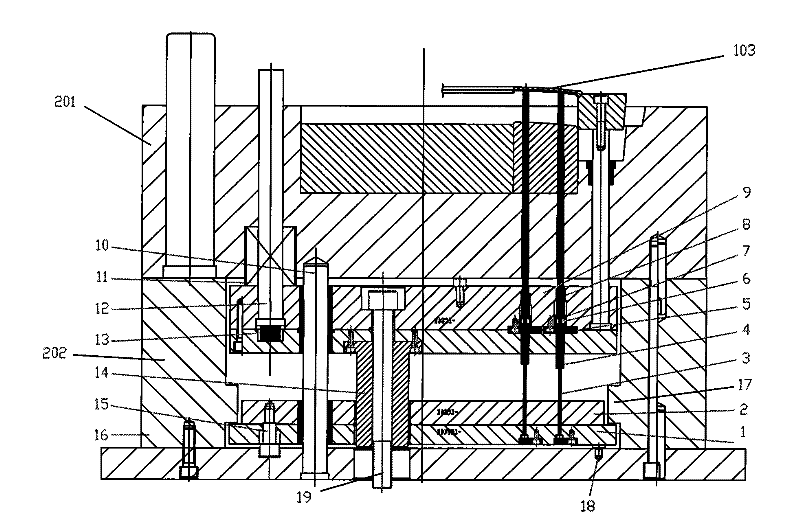 Two color injection molding die and injection molding method