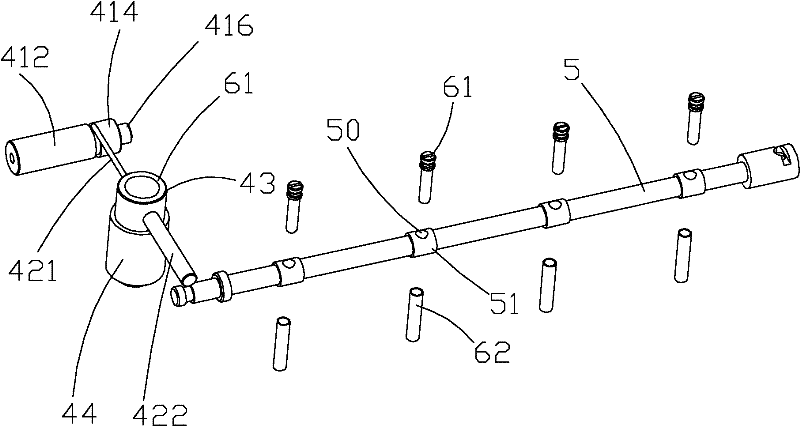 Communication cavity device and combining and distribution structure thereof