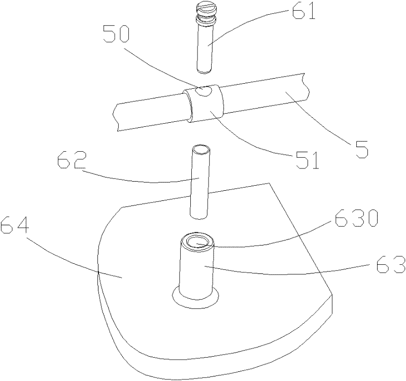 Communication cavity device and combining and distribution structure thereof