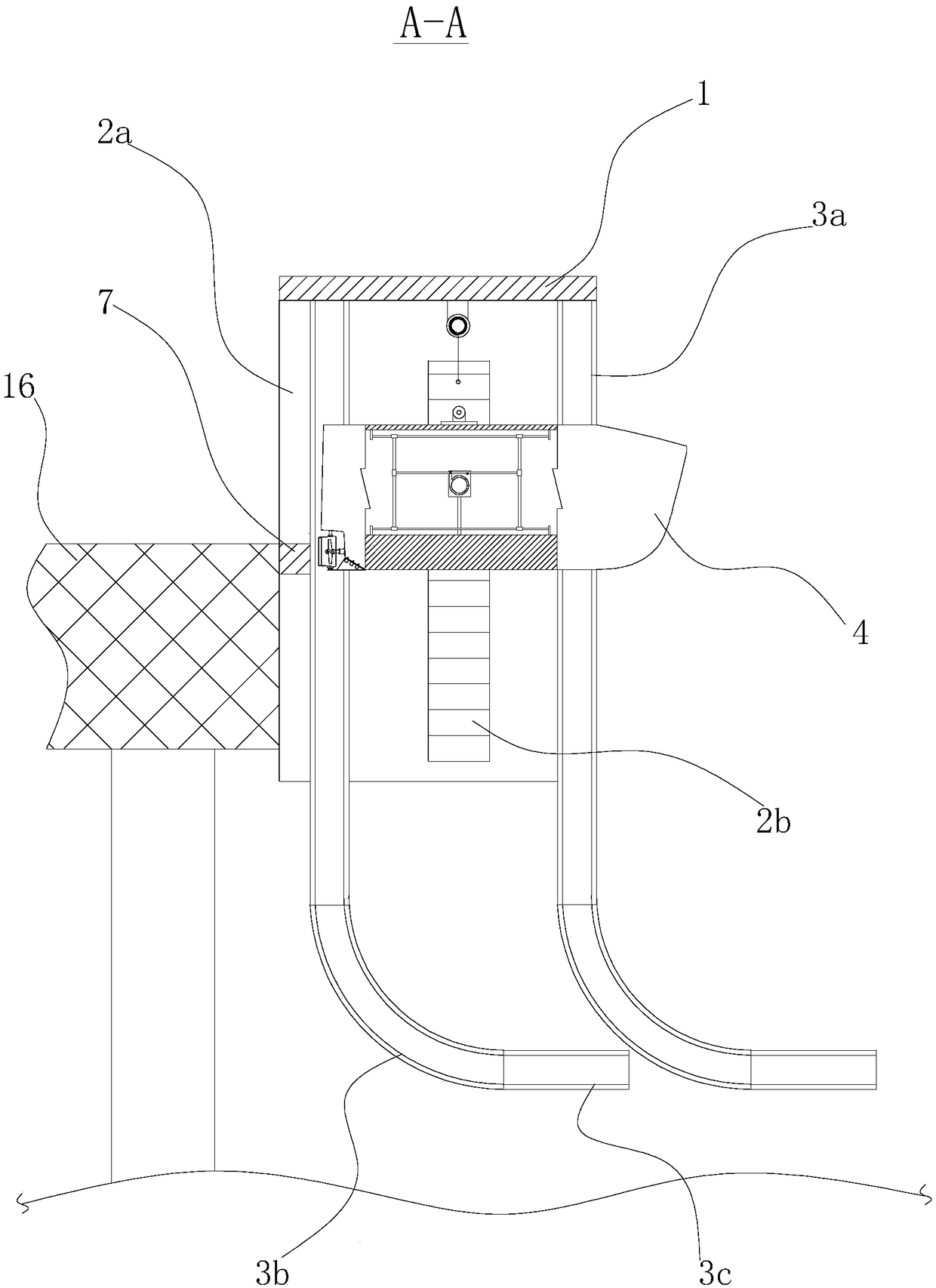 Emergency escape device and an escape method for an offshore platform