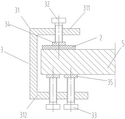 Sensor device and fixing method for ultrasonic guided wave detection of weld seam