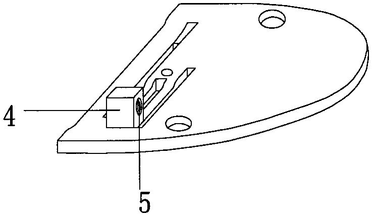 Moving/fixed cutter needle plate of lockstitch sewing machine