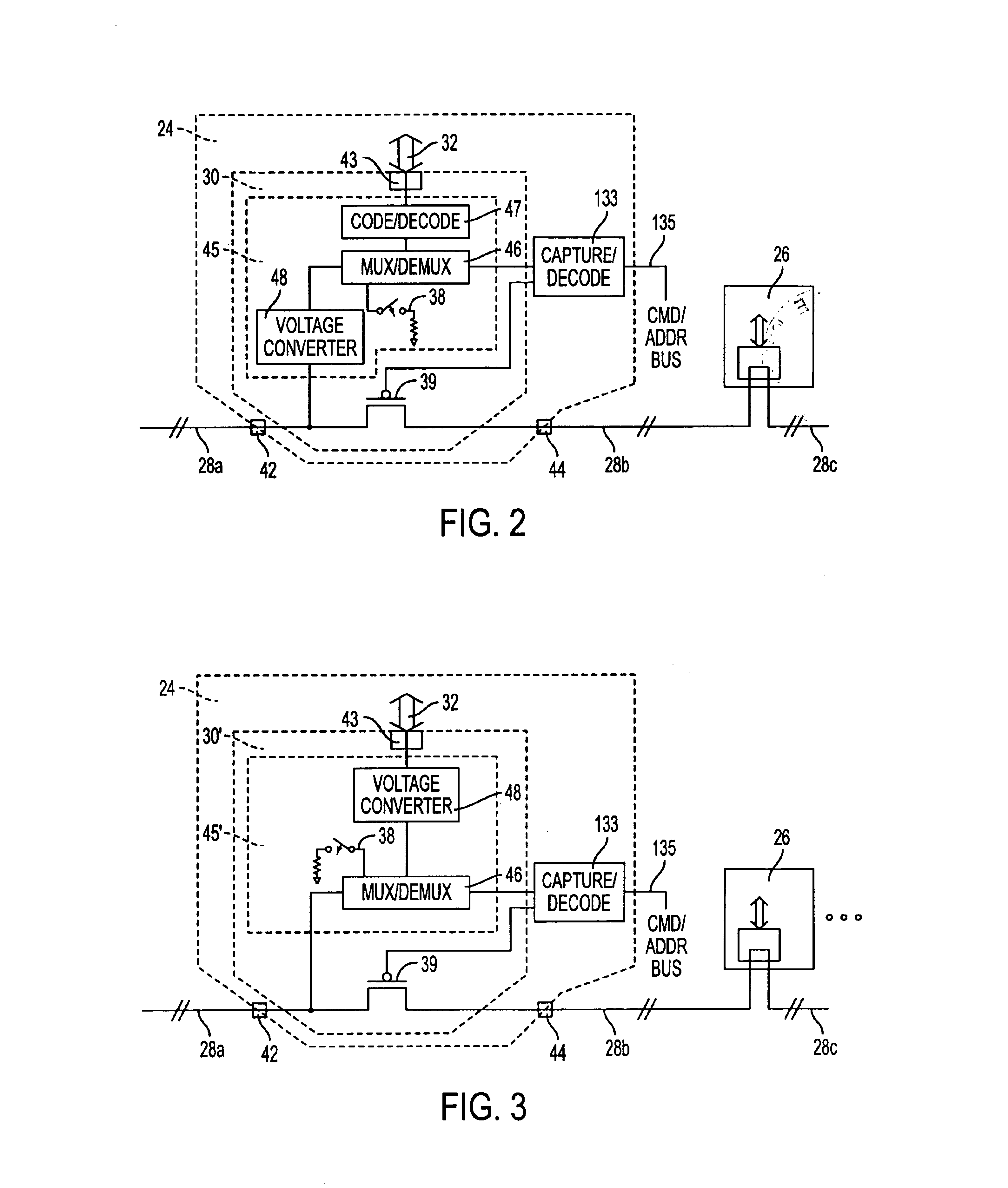 Data transmission circuit for memory subsystem, has switching circuit that selectively connects or disconnects two data bus segments to respectively enable data transmission or I/O circuit connection