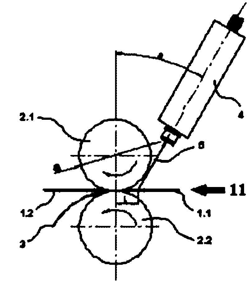 Cutting method with auxiliary laser heating for metal strip