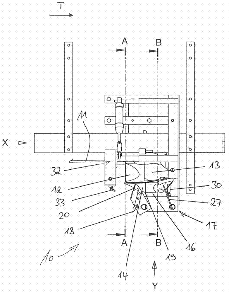 Device and method for completely removing at least one part of the breast cartilage from a poultry carcass that is free of breast meat