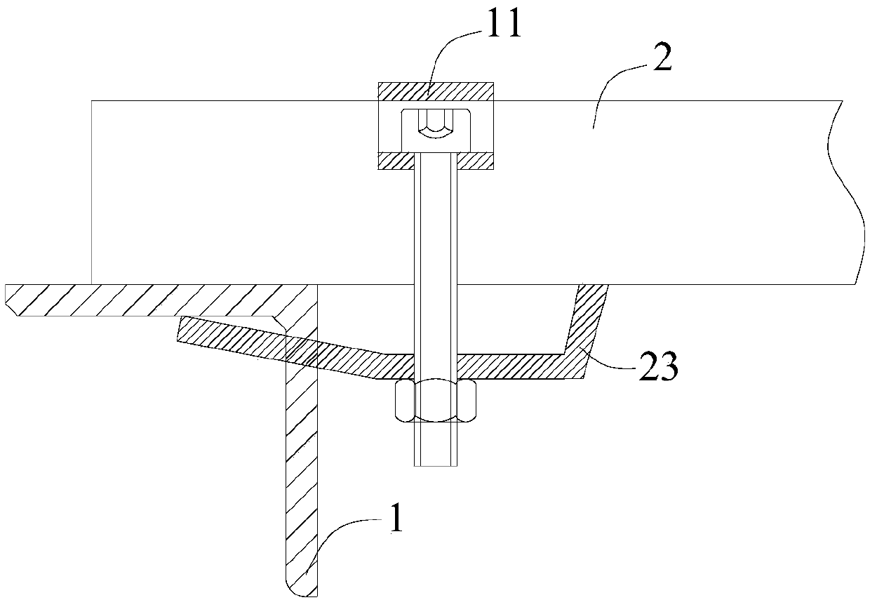 Grille installation device and grille installation structure