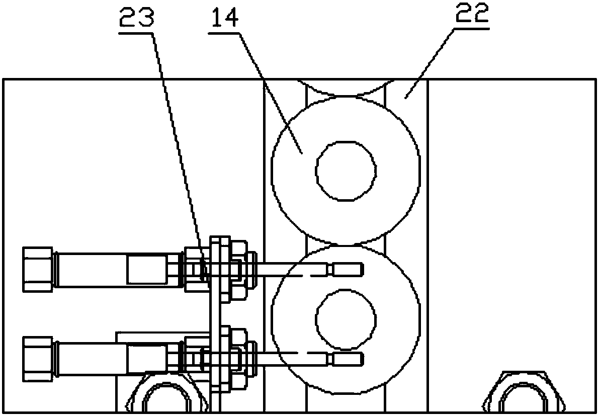 Automatic roll changing device of medical tape automatic winding machine