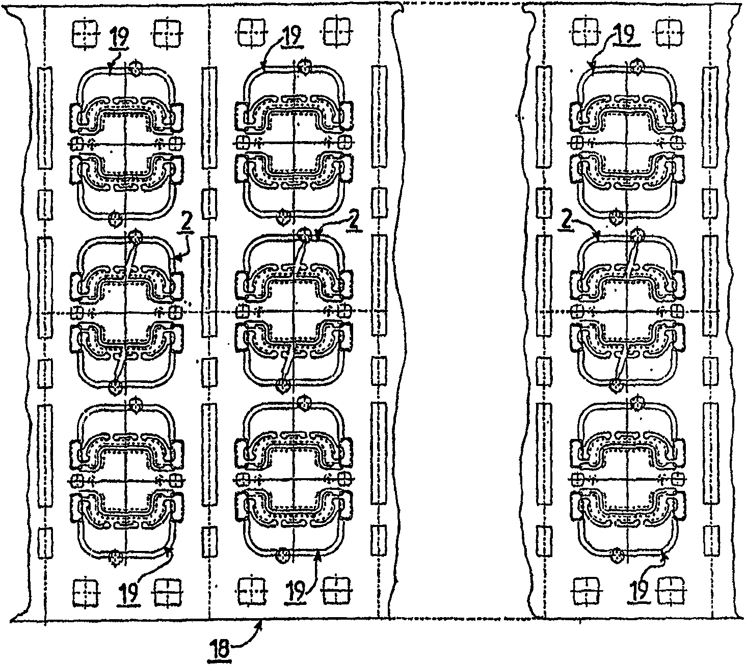 Module with chip connection contact, its data carrier and lead frame structure