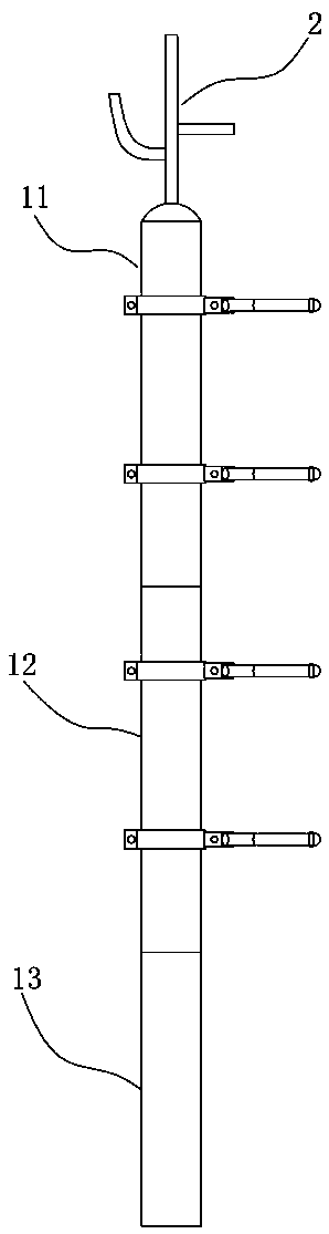 Auxiliary device for installing and disassembling grounding wires on insulating rods