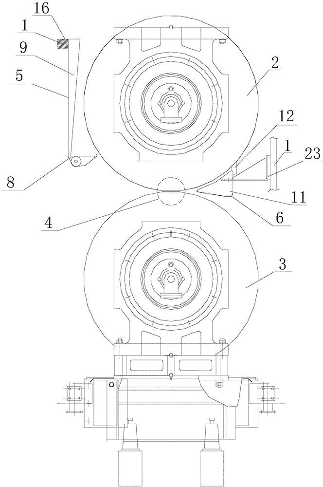 Pressing device for papermaking industry