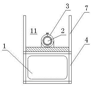 Device and method for conveying concrete on water surface of wide river