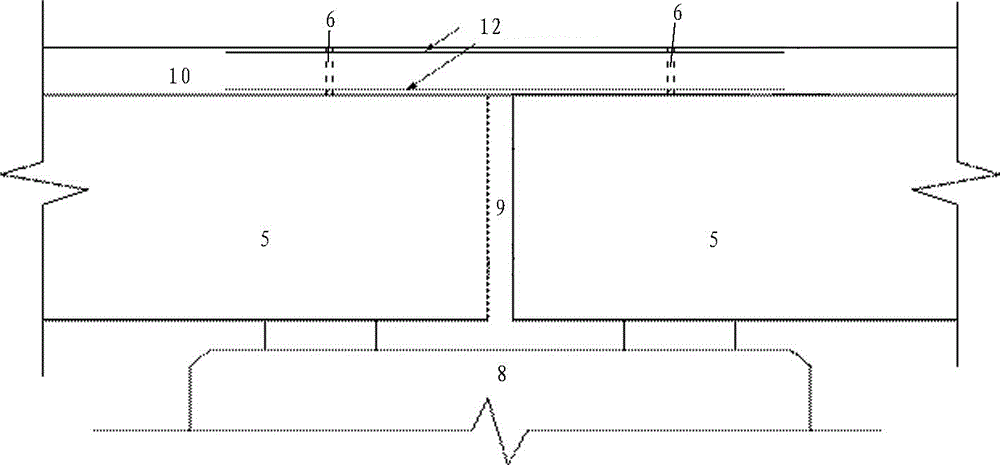 Bridge deck continuous device applied to beam bridge and bridge deck continuous method