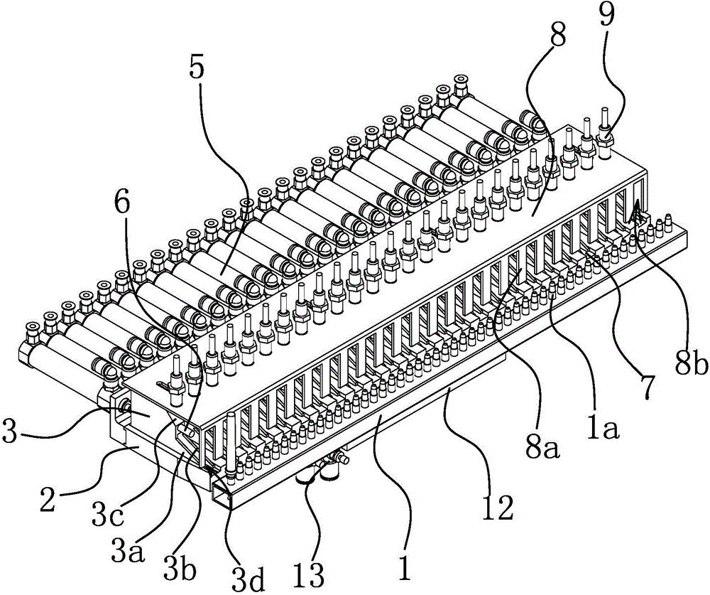 Discharging device for medical accessory assembling machine