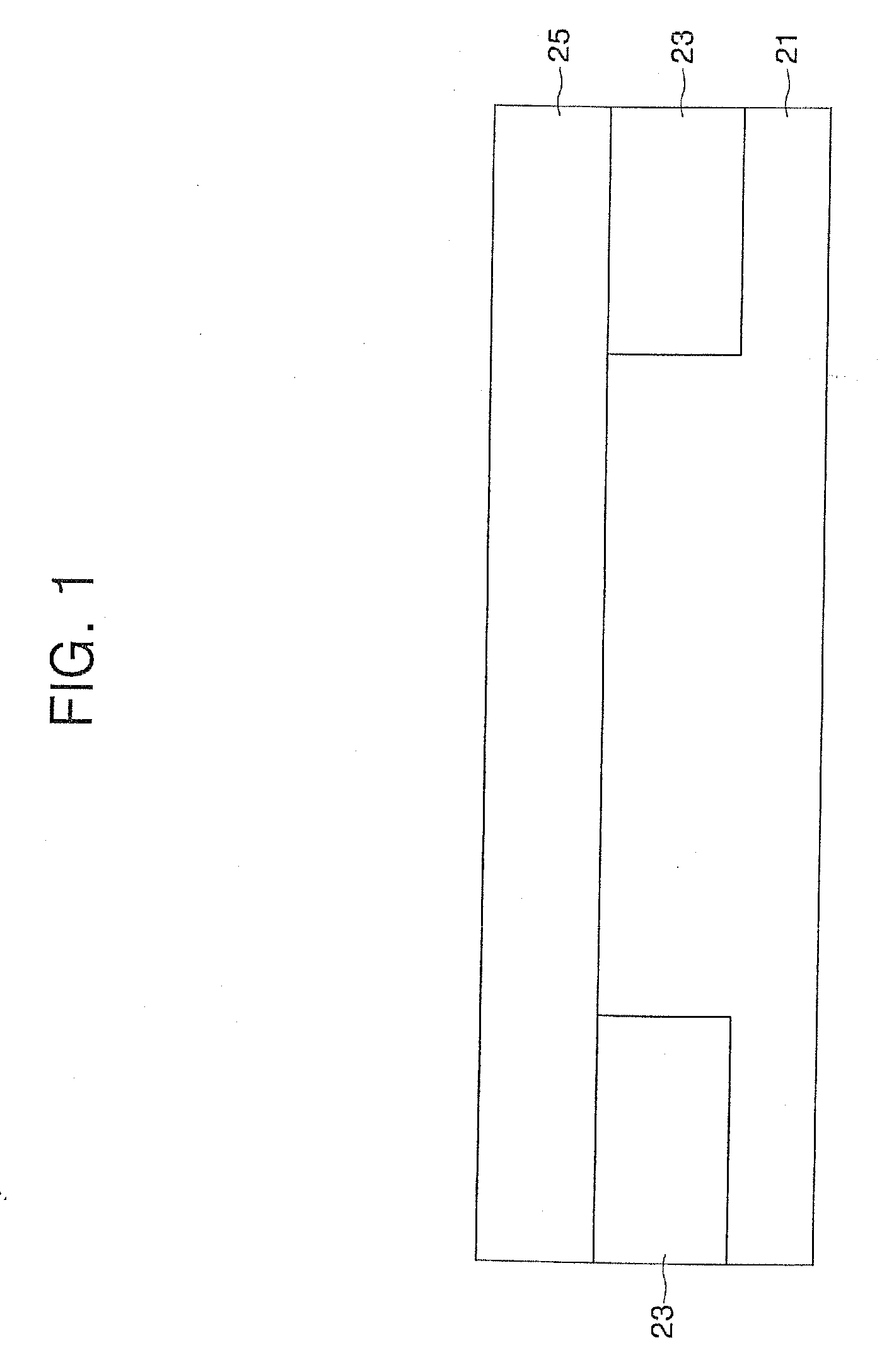 Asymmetric source/drain transistor employing selective epitaxial growth (SEG) layer and method of fabricating same