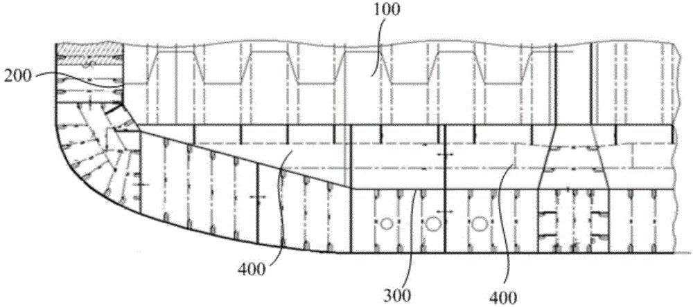 Mixed cross bulkhead structure component and boat comprising same