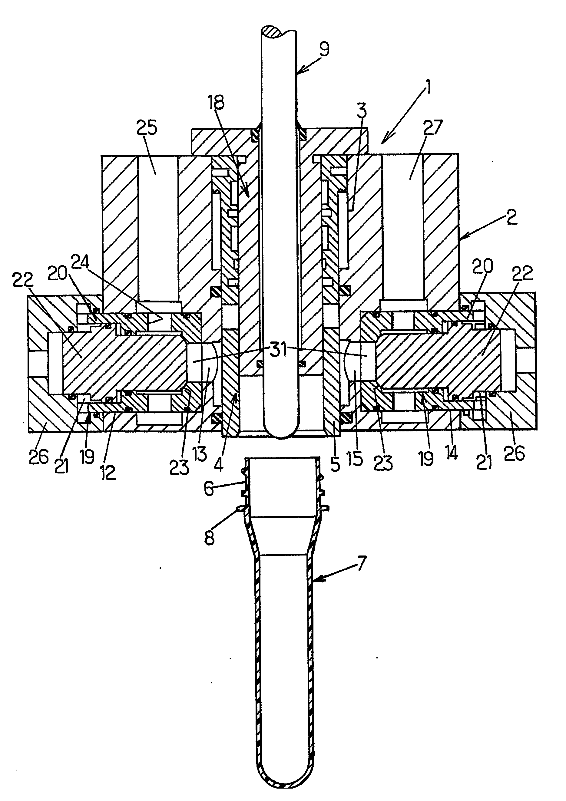 Device for blowing thermoplastic containers