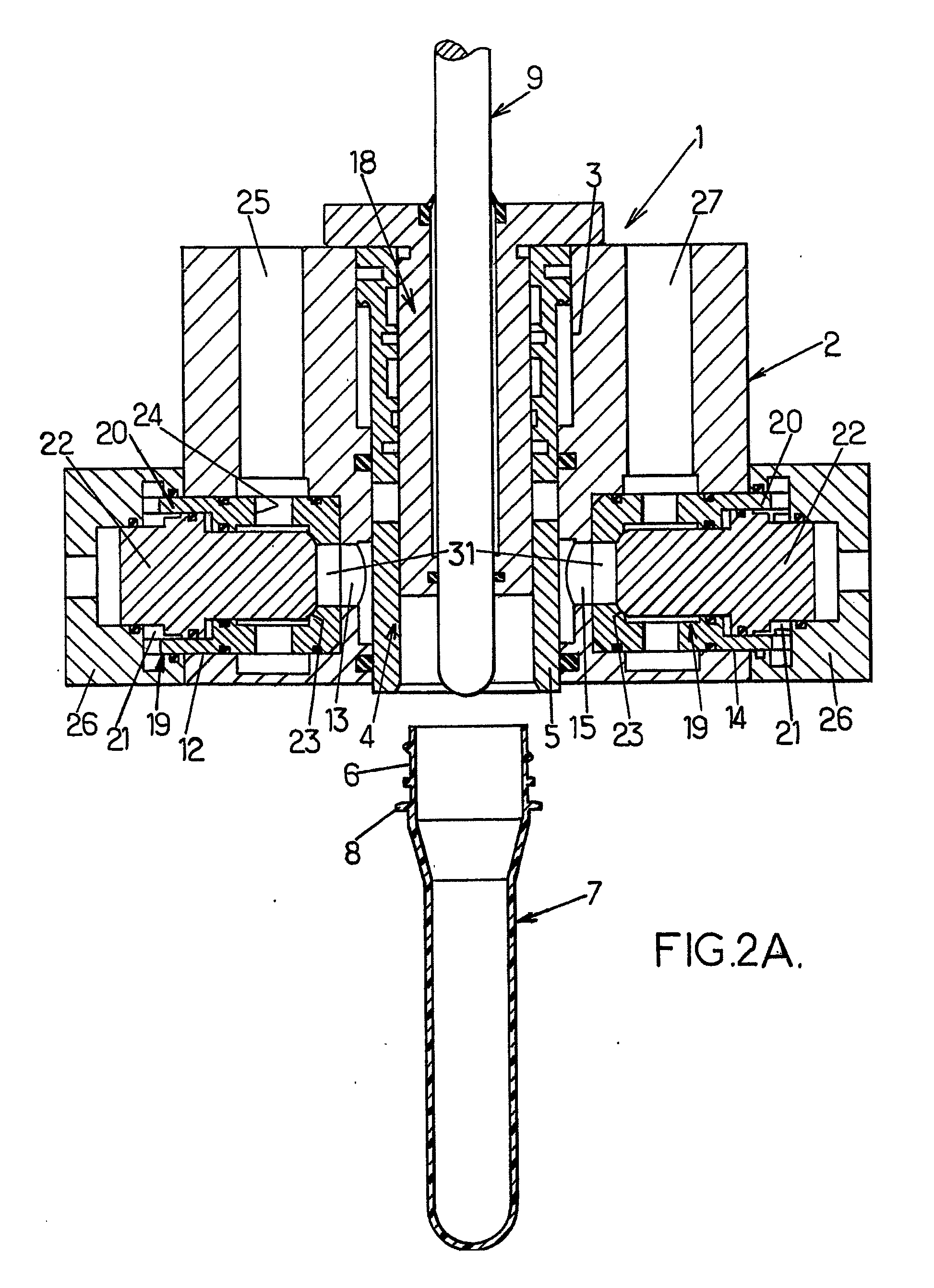 Device for blowing thermoplastic containers