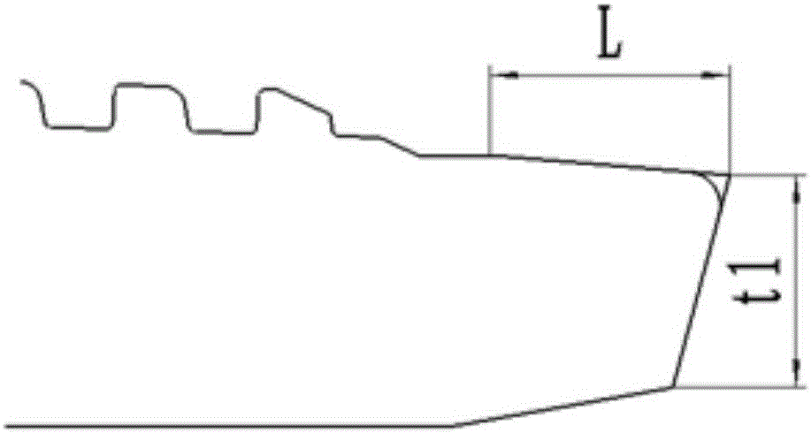 Metal-to-metal sealing structure of premium thread of oil well pipe for high-performance screwed joint