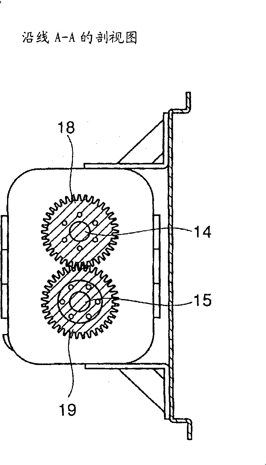 Oil-free fluid machine having two or more rotors