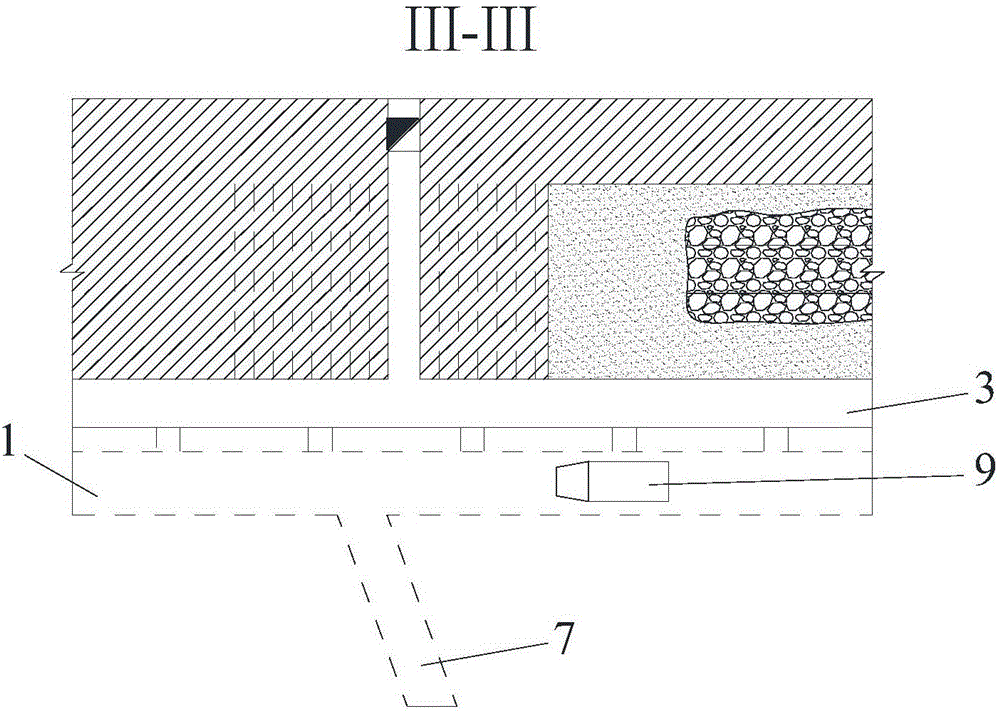 Truck collaborated ore removal type sublevel caving method with sill pillar