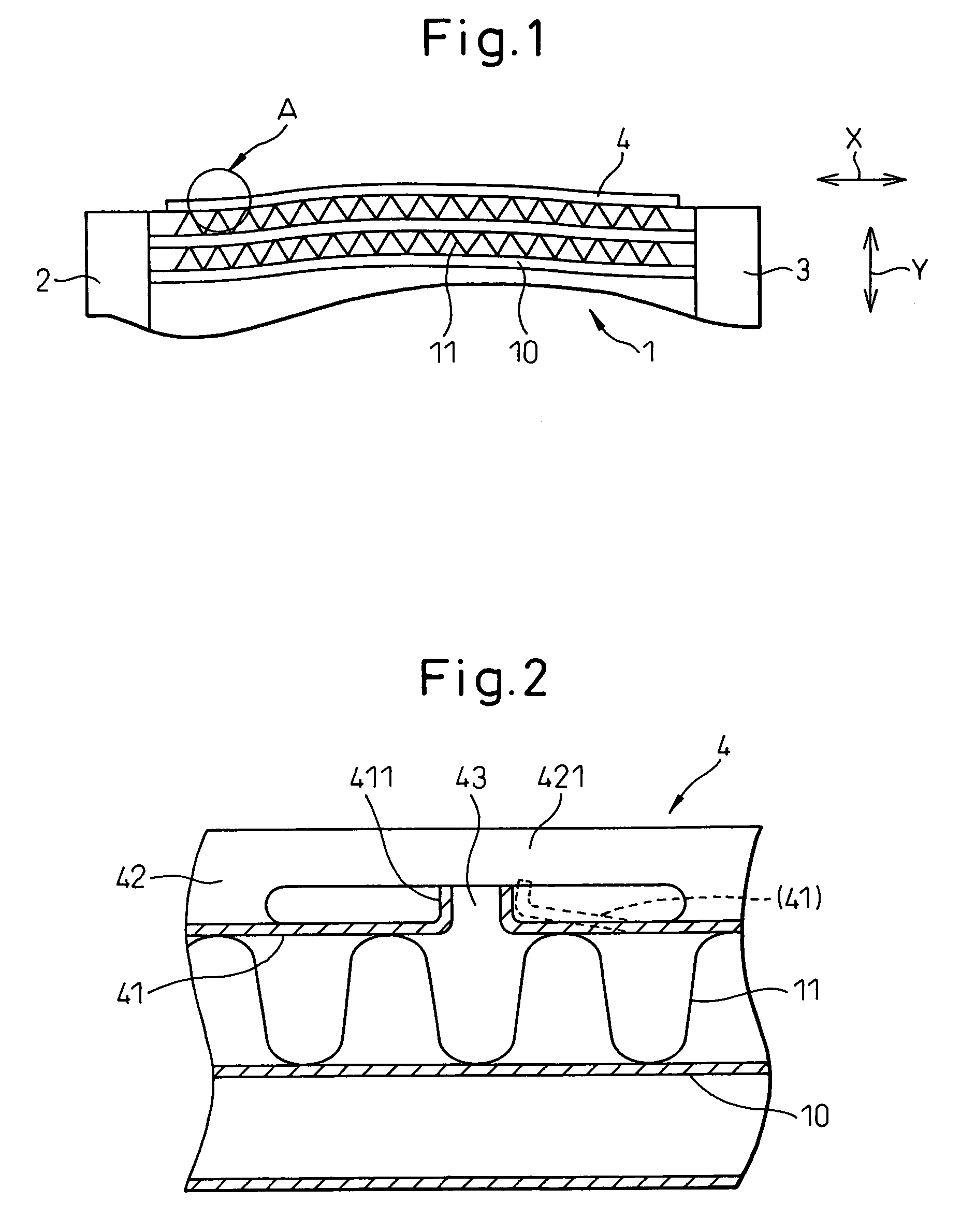 Displacement prevention device for the side plate of a heat exchanger