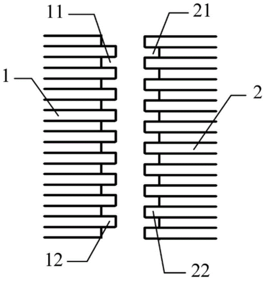 Layered noodle cutting device